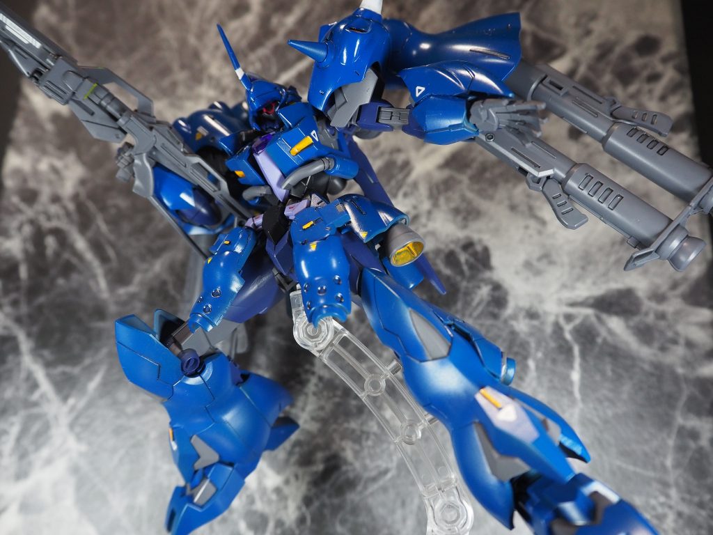 フェルシュング・ケンプファーへ合体‼️Kämpfer(ケンプファー)(闘志・戦士)はドイツ語なので同じ言語のFälschung(偽物・偽造)という意味の言葉を名前につけることにしました。訳すと「偽物(偽造された)の戦士」になるのでアルスらしい名前にできたかなと😌笑アルスがケンプを模したならこうなるかなとか色々考えながらミキシングして自分なりにこのような形にすることができました‼️