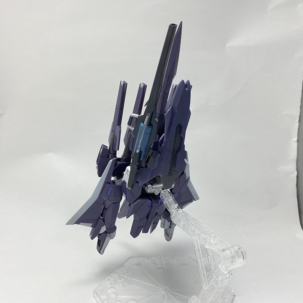 裏からも見ても自然にするのに苦心しました。最終的にシールドで隠すのが一番簡単だと気づき覆い隠せるように。そのギミックを作る上でシールドの稼働範囲が大幅に広くなりました。