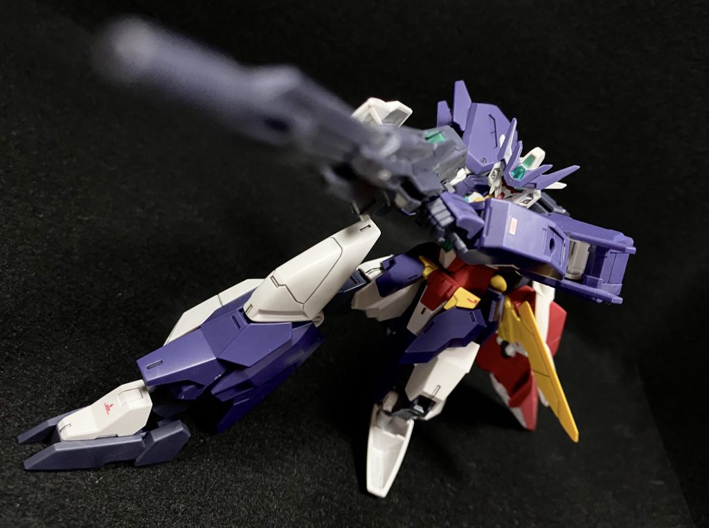 狙撃機体なだけあって、中々迫力あるポーズが似合いますね。？？「これが…完璧なアナタ…」