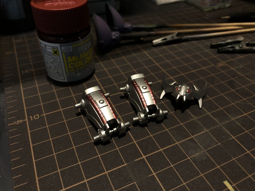 細かい部分は筆塗りしました。マスキングもそうですが、もっと練習しないと。