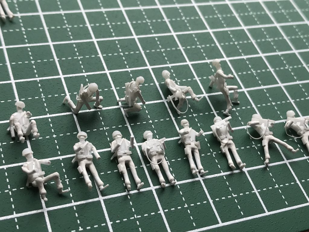 フィギュア30体はプラ板とプラ棒で自作