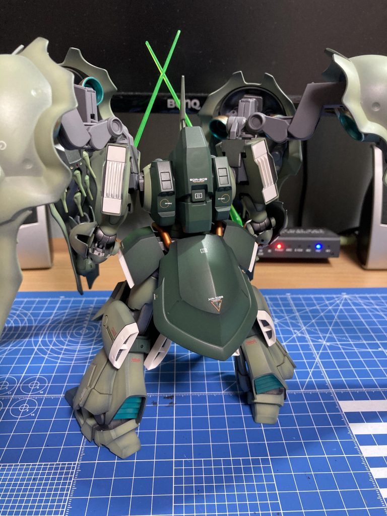 バーニアはクリアブルーで。