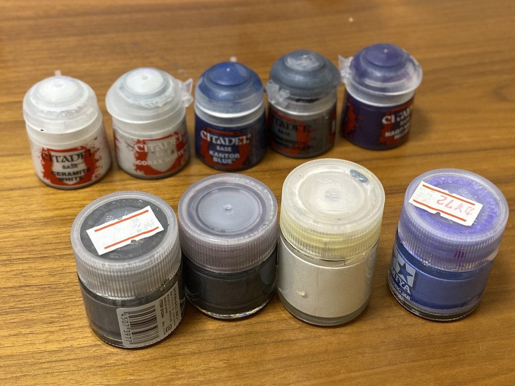 機体色はシタデルカラーを調色して作りました。最初に作った量が少なくて何度も作り直す羽目に…