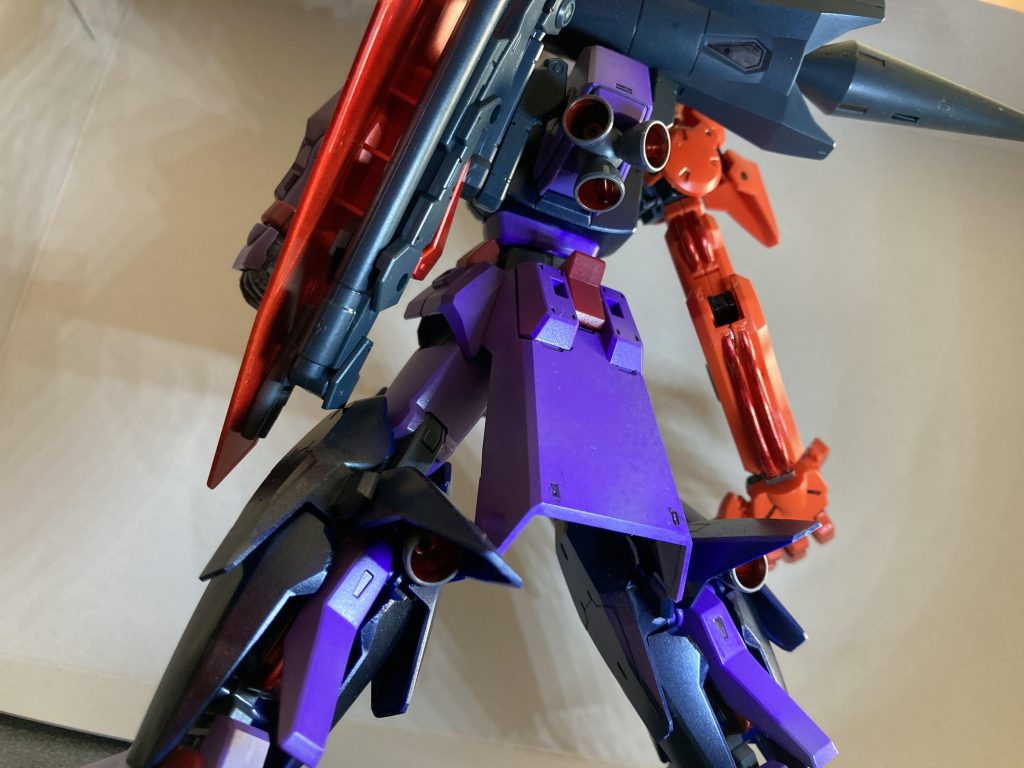 バックアップ、足のバーニア、アームの配線も色分け。新色のロイヤルメタレッド使いました。