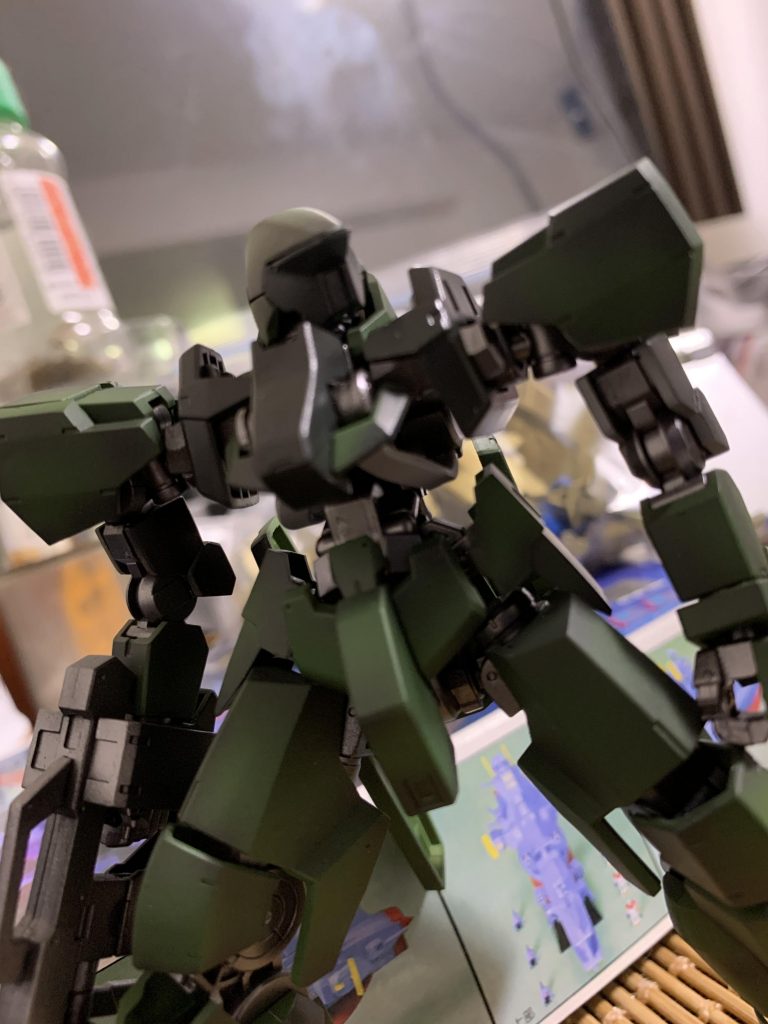 一度目の塗装、明るい色を入れてから影を入れたのですが気に入らずやり直し