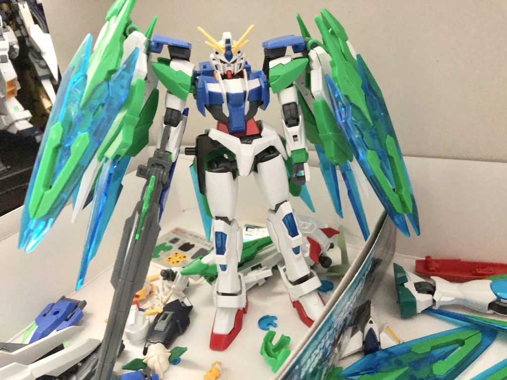 ［塗装前の仮組み］この頃は頭部はクアンタのとは別の機体にしようと思って、取り敢えずトリスタンを載せてみたもののバランスが合わなくて断念。 ジャンクにあったリターシナ使ってみたらフィットしまくりでした。 