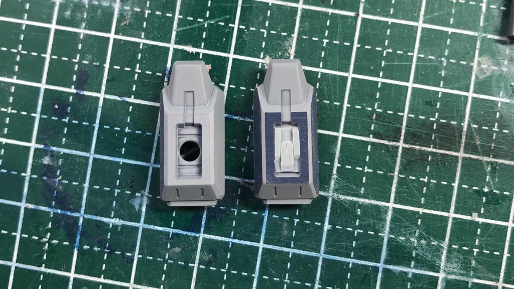 シールドは今回装備しないので穴をそれっぽく作ったプラ板のディテールで埋めました。一応取り外し可能です。