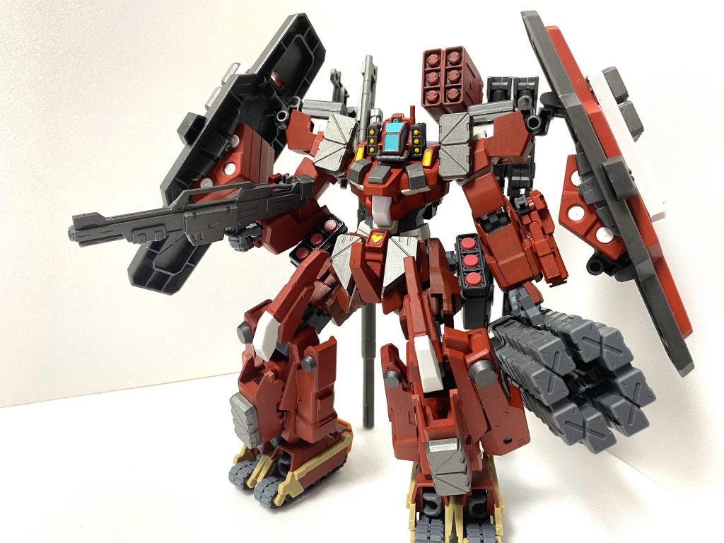 ボックスドミサイルランチャー「持ち歩く」形式の携行ミサイルランチャー先制攻撃に使われた後、パージされるのが常であり、戦闘後に回収する姿がよく見られる