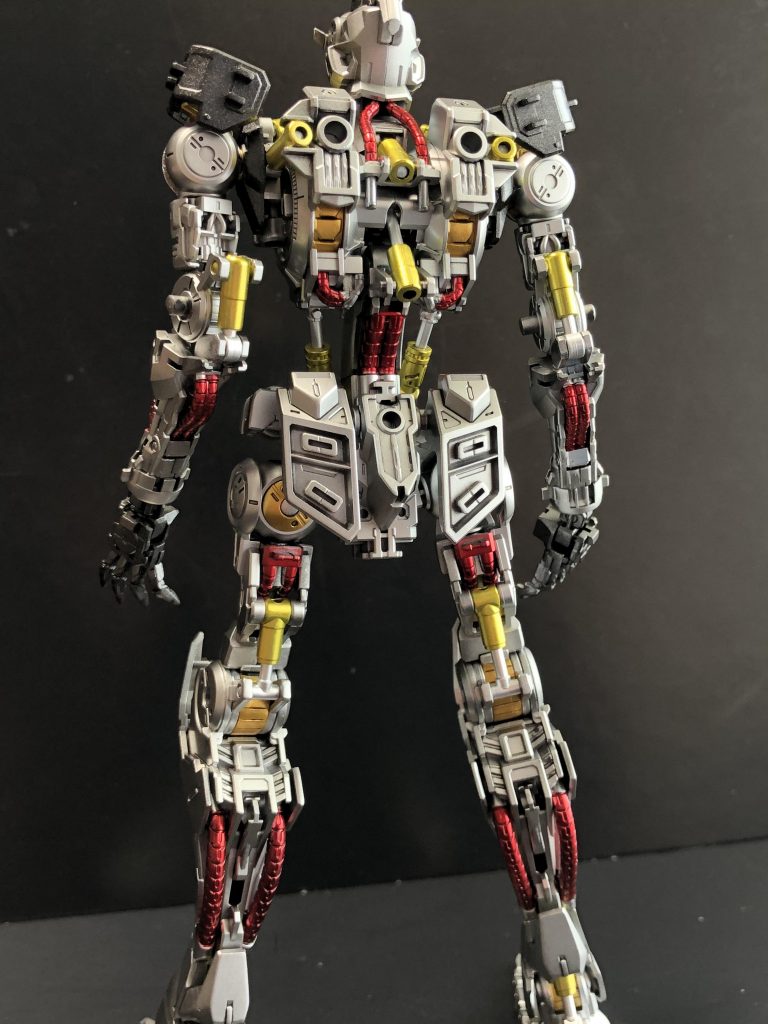 内部フレーム背面。外装で隠れてしまう部分もありますが、シリンダーの受け側をブライトプラスを入れた事でアクセントになりました。お気に入りに１枚です😁改修や延長工作は一切していません。それだけに前提としてキットが素晴らしくMGなら今の所は個人的に1番オススメキットです。ABSパーツも無いので塗装向きです。カラー変更してまた作りたい神キットです🤗長々と失礼しました。最後まで読んで頂きありがとうございました🙇‍♂️