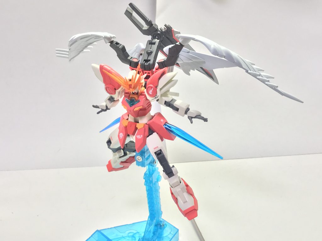 システム・フェアリィ・テイル。Cランクに上がったことで使えるようになった時限強化兵装であり、原型機よりもエネルギー効率が向上したことでより速いスピード、そして長い持続時間や部分展開などの様々な運用が可能となった、本機にとっての切り札となっている。