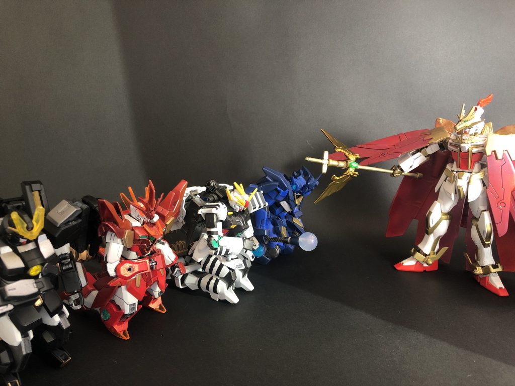 王の御前で四神たちが跪くの図。王様なので、こういう感じで命令を下すのが本来のお仕事。どいつもこいつも立て膝ができなかったので、正座させていますwなんか…悪いことして怒られてるみたいだwそれでは黄龍、来い!合体だ!