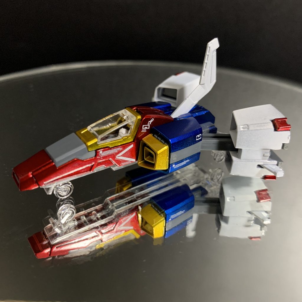 そんなこんなでやっと完成。素組み6機を経てるが、あえて「こいつがおっさんの処女作」といいたい!素組みは説明書通りに作った、つまりバンダイさんがデザインしたものだが、このZZの配色は私が選んだものだからだ!(それだけっちゃ、それだけだけども!