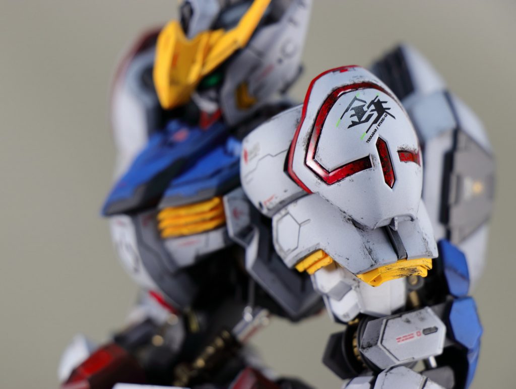 型や刀にラップ塗装によるアクセントを施しました