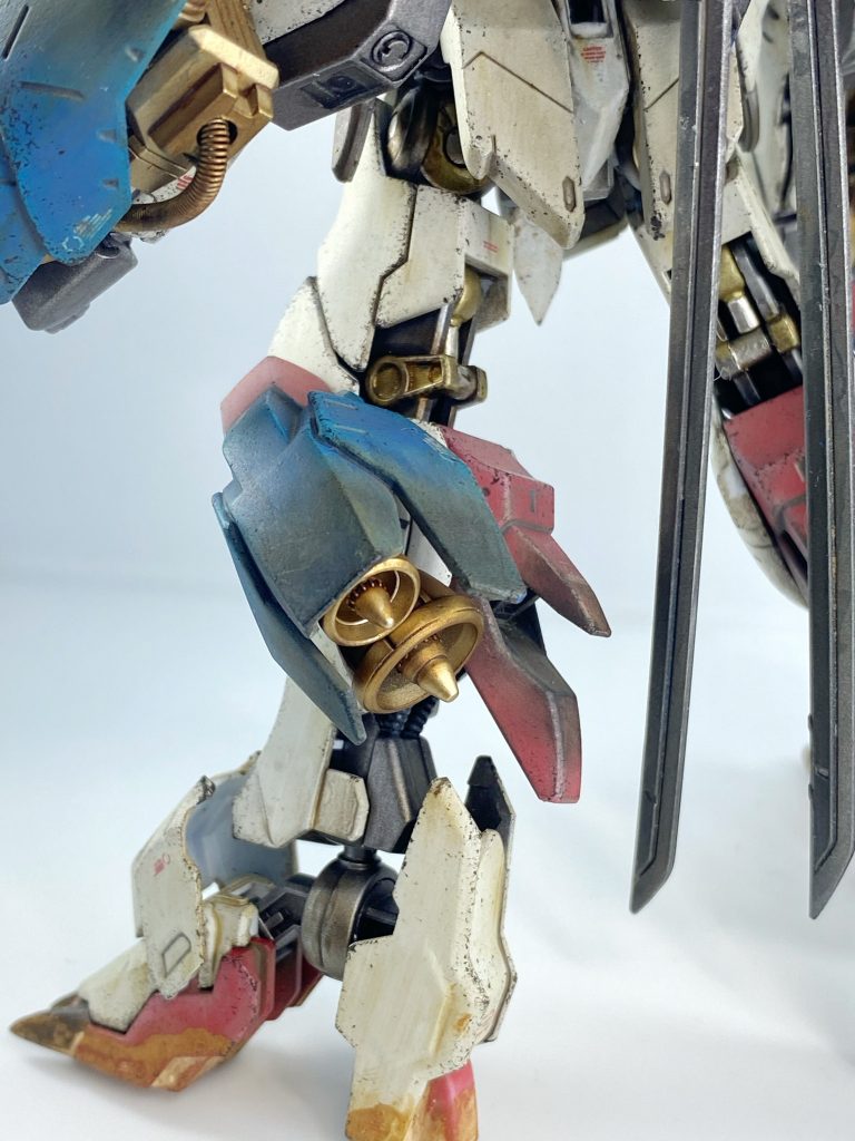 アームカバーとスラスターは、なんとなく鉄血っぽく大型化