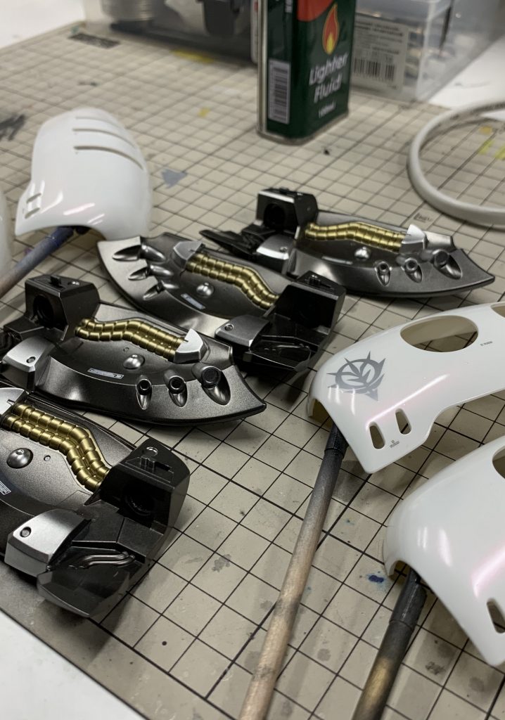 バインダー裏はフレーム同様ガンメタリックと部分的にクレオスのパーカッションジェラルミン、パイプはクレオスのGXブルーゴールドで塗り分けしてます