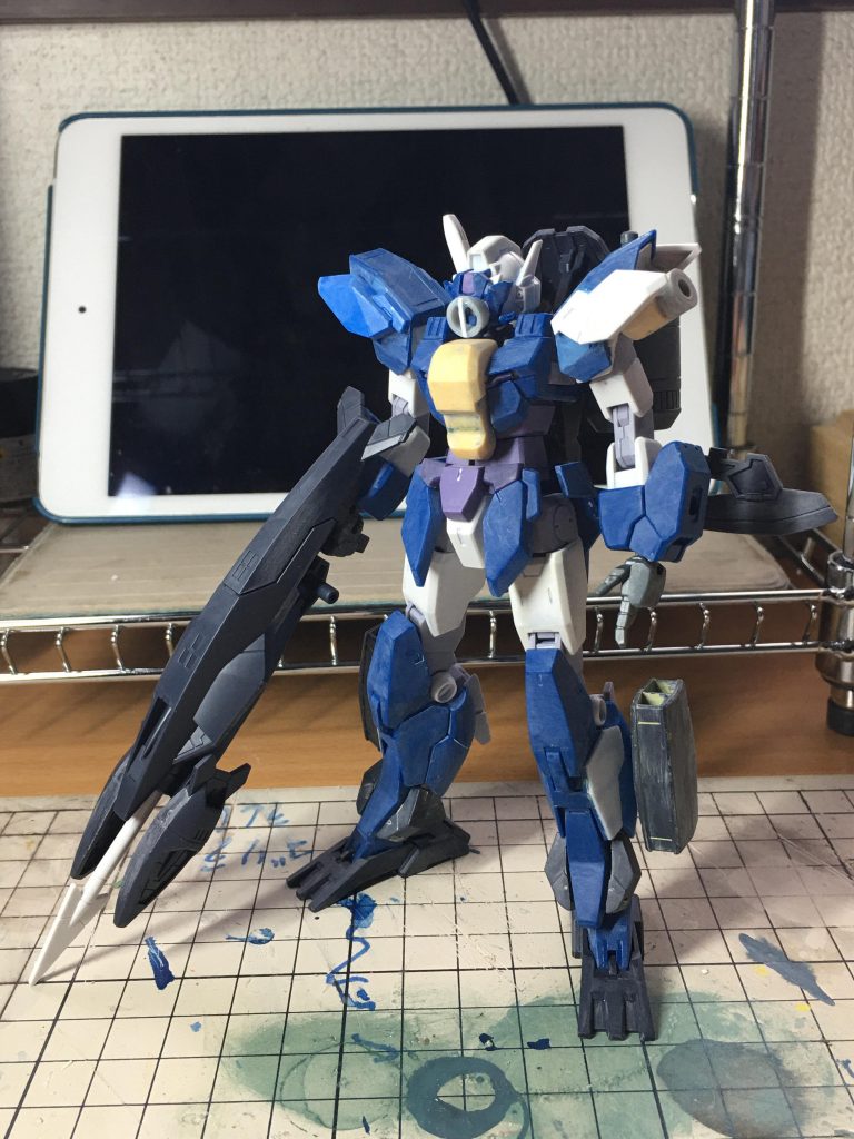 メルクリオガンダムは制作過程の写真がほとんどないのでサフ前の状態を一枚貼っておきます。