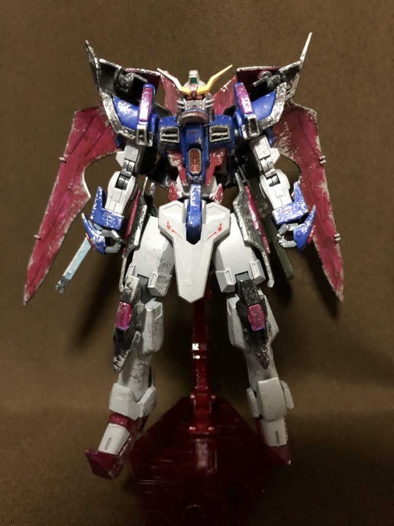 ここまで長い前置きに付き合っていただいて本当にありがとうございます。ええ、これだけ書いてまだ前置きです。よーーーーうやく製作したガンプラの話題に戻るわけですが、このデスティニーアパスのテーマはずばり『BAD ENDルートに進んだシンが乗る愛機デスティニーの慣れ果て』というものでした。故郷と引き換えに得た平和。今度はその世界を守るために、シンは戦士として、デュランダルの命じるがまま