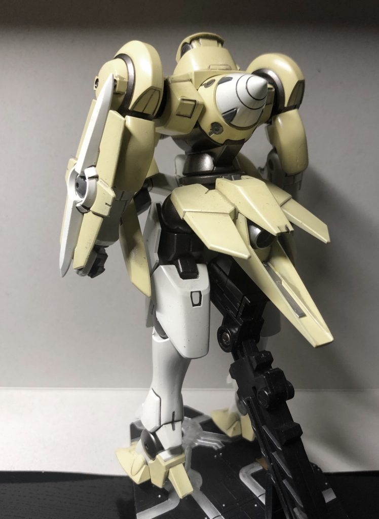 フロントとリア色違いなだけでパーツなどは全て普通のジンクスⅢです