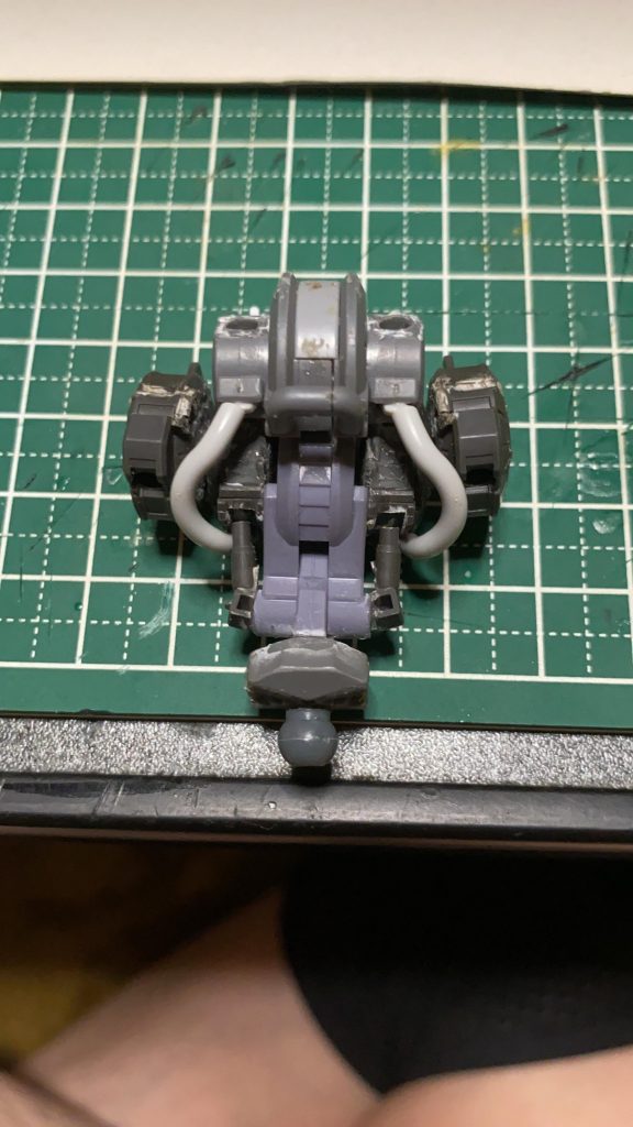 胴体を後ろから見たら、こうなってます。