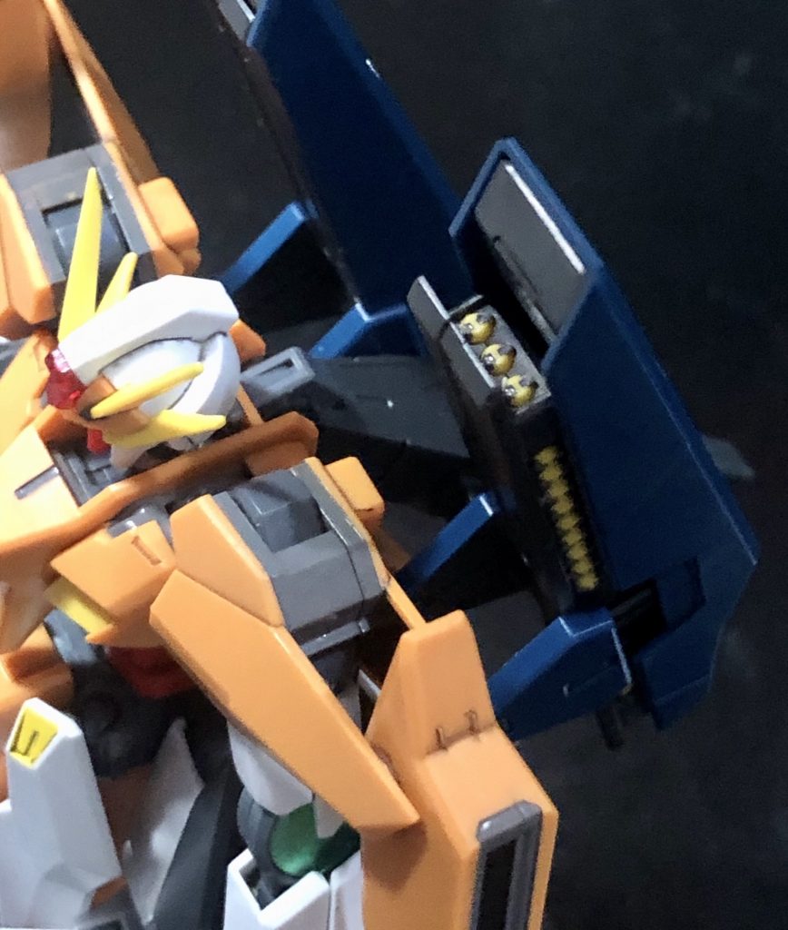 背部のミサイルコンテナのミサイルもちょっとだけ塗り分け