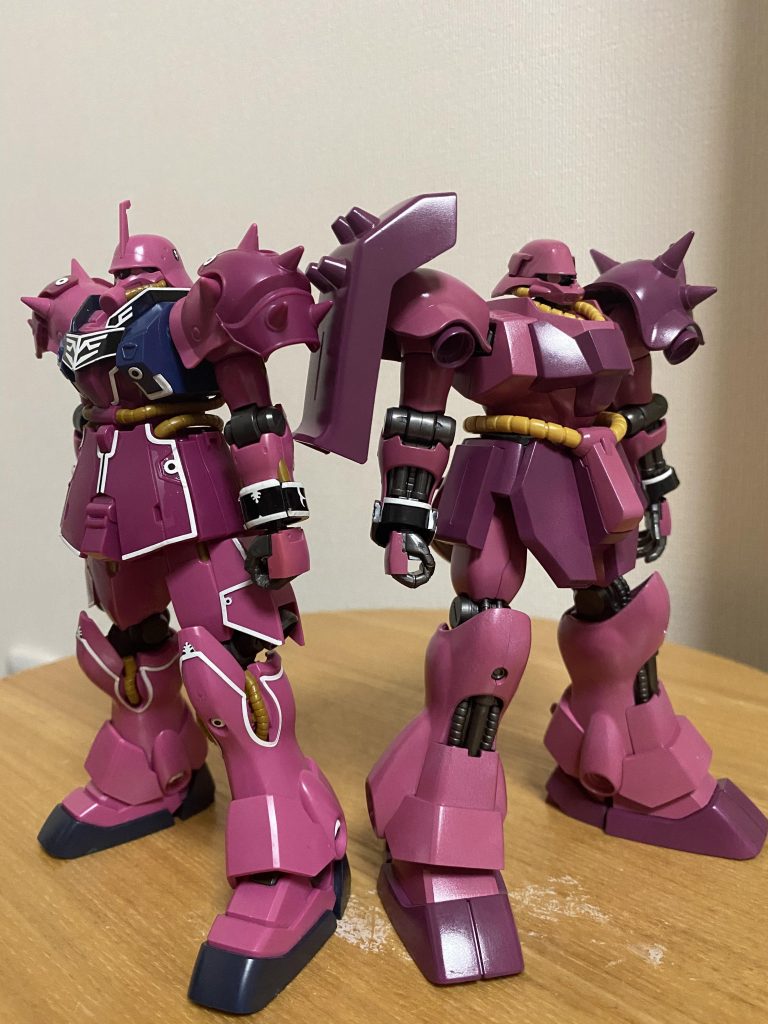 ギラズールと並べて。ちょっと色濃いですね(￣◇￣;)