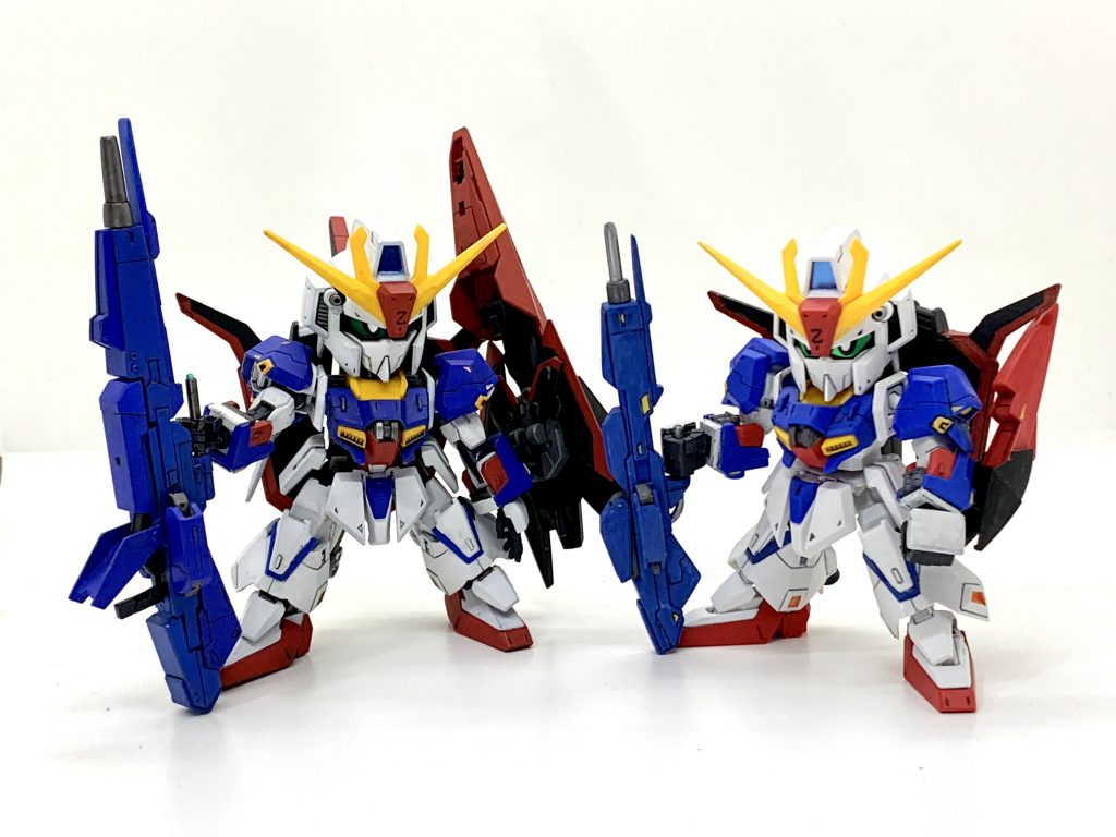 SDCSのZガンダムとも比較。実はハイパーメガランチャーをスクラッチするのは二度目でした。コアスプレーガンを内蔵する関係でかなり大きくなっちゃいました。ユーラヴェンのビームシュートライフルよりでかいです。あと、シールドもでかい。