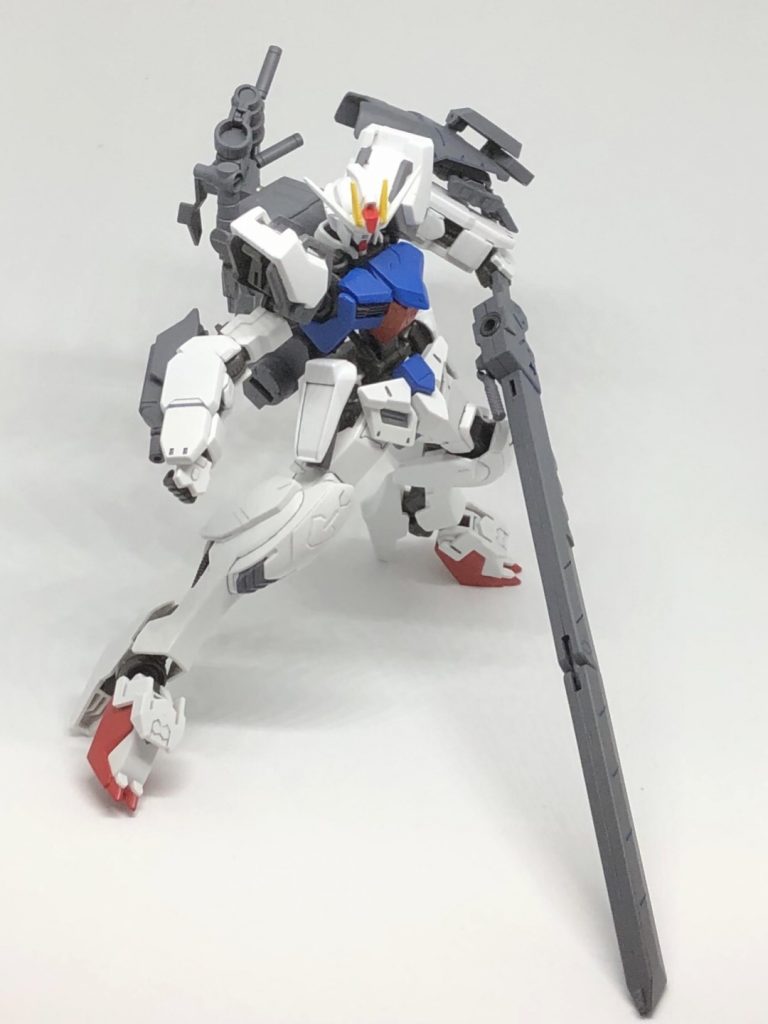 …それにしても長い!!こんなの振り回せるのかっ!?敵に当てられるのかっ!?片手じゃ持てないでしょ!?笑