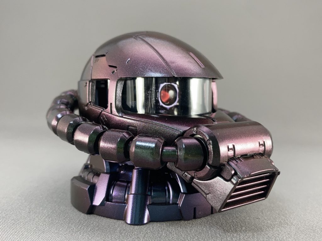 電源OFFLEDは赤ですが、レンズは無色です。