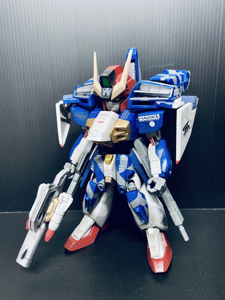 前回のレオパルドのバランスが、自分的に非常に気に入って(反響も良かった!皆様ありがとうございます!)BB戦士のエアマスターも再販してたので、調子こいて2つ目を作った以外の何者でもありません。笑が、いまだかつてなく迷走。作りながら考えることは多いのですが、これほど迷走したままゴールを迎えた(やめた。笑)作品は自分史上初です。パテやらスプリッター迷彩やらトリコロールカラーやらトップコートやら、チャレンジしたいことがまとまりきらなかった感じです。とはいえ世代的にBB戦士とか、元祖SDガンダムがドツボなのでしばらく頭でかいのを作り続けそうです。