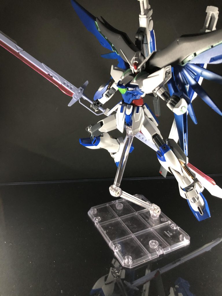 原作再現武装として連結アロンダイトを作りました。とりあえずしまったり分離したりする描写が見受けられなかったので何も考えずにひっつけてるだけですが中々様になりますね……原作もガンプラなのであえてアロンダイトは塗装しませんでした。