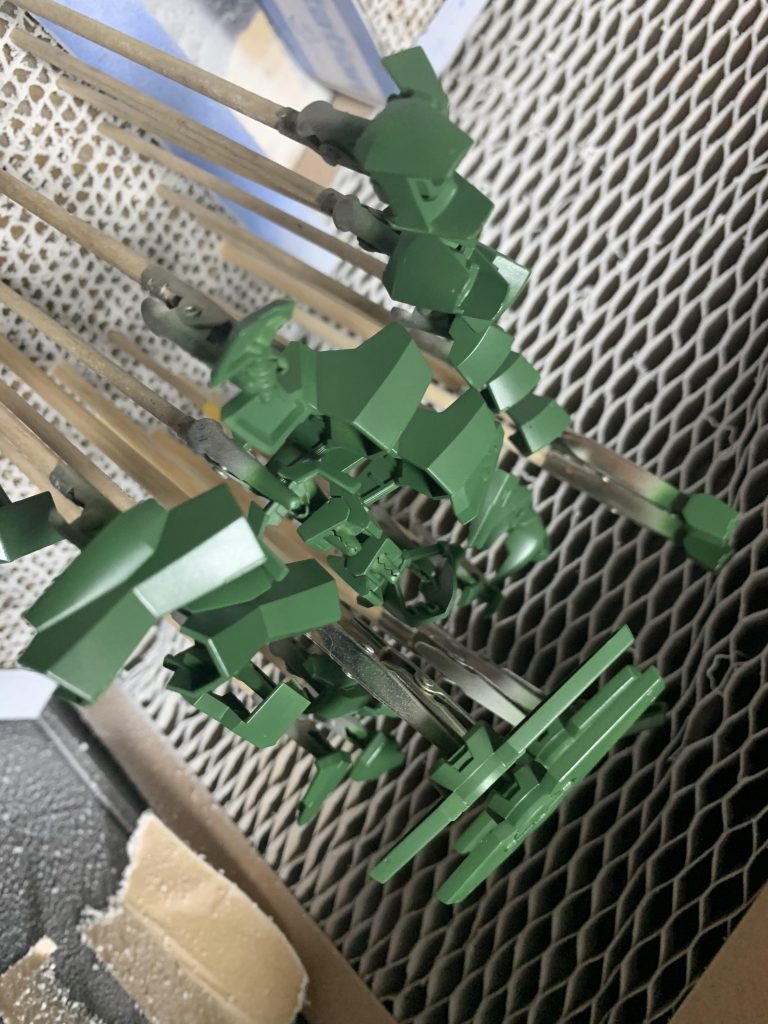 装甲　一体目　濃い緑→薄い緑　二体目　黒→薄い緑