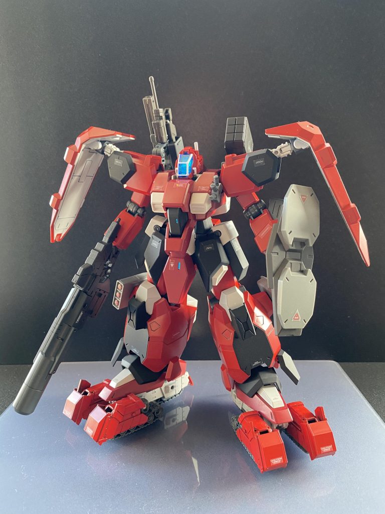 射撃戦に特化した機体の為、近接兵装を装備していない。大量に配置されたこの機体による、波状砲撃をかいくぐり、いかに接近戦に持ち込めるかが攻略のカギとなる。