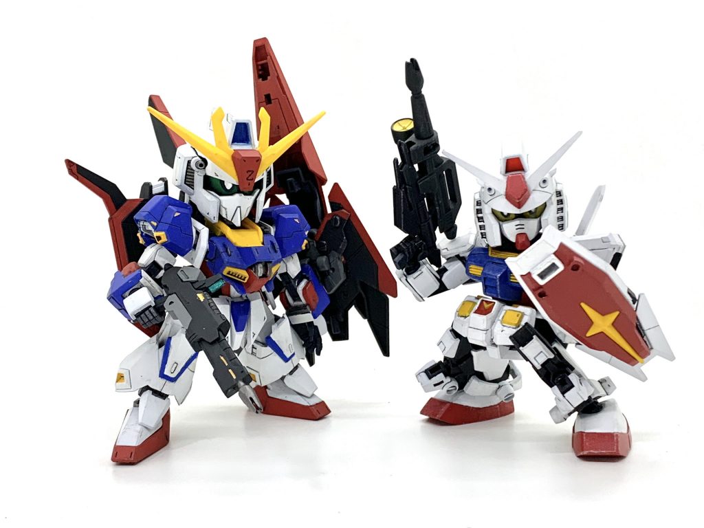 エースディガンダムと比較。今回はSDCSベースなのでSDEXベースの前作より頭が大きくなってます。コアガンダムとコアガンダム2の違い、SD足首の取り付け方式の違いなどで身長も高くなってます。