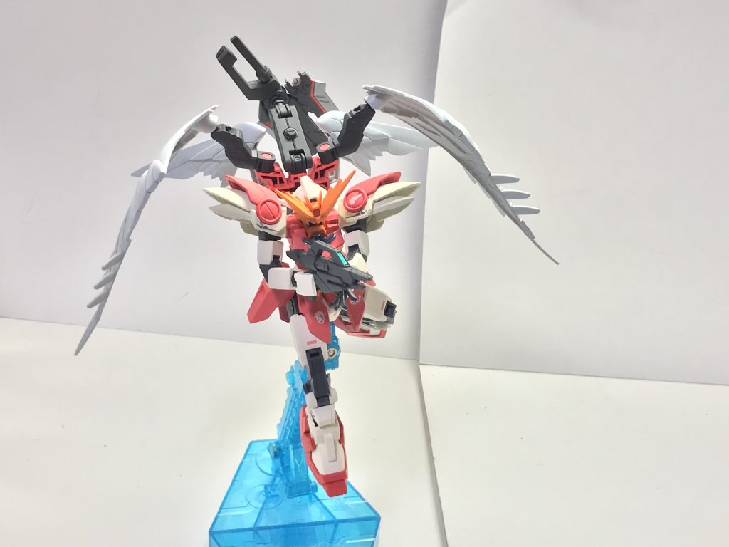 勿論原型機からコアスプレーガンも引き継がれているため、状況に応じてバレルをパージすることでクロスレンジでの戦線の維持、といった行動を取る場合にはこちらの装備が選択されるケースもある。