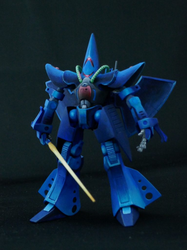 旧キットですがかなり出来がよく今回はほぼ素組です。合わせ目消しの基本工作、股間軸のみ八の字に脚が開けるよう角度調整してます。 