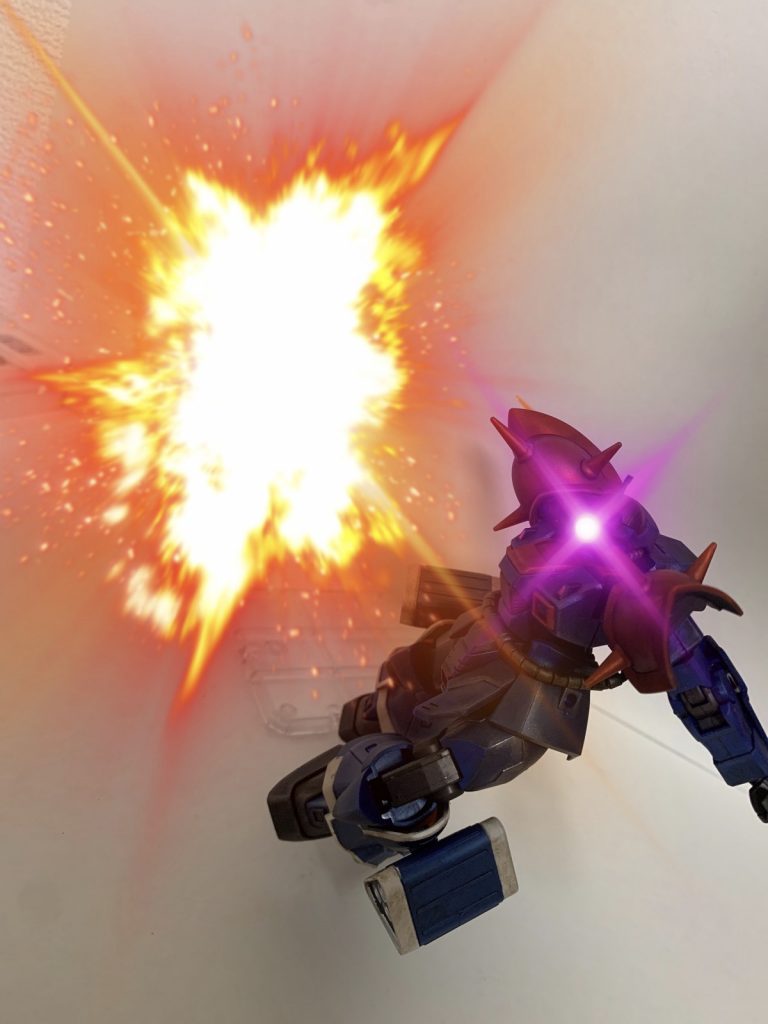 ふっ、ジオンの騎士たるこの私にその程度の攻撃が当たるものか!