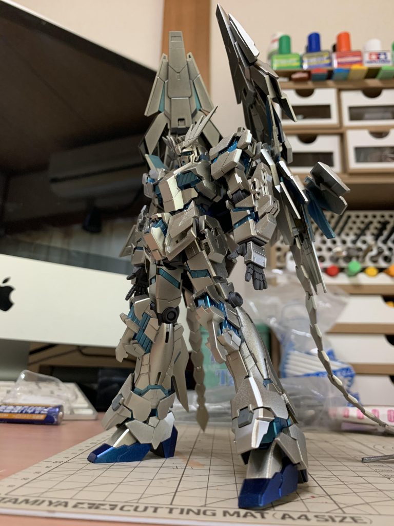 スプリッター迷彩にする前の基本塗装完了。マスターシャンパンゴールドは格好良い色ですね表面処理が甘く結構粗が目立つ結果に。