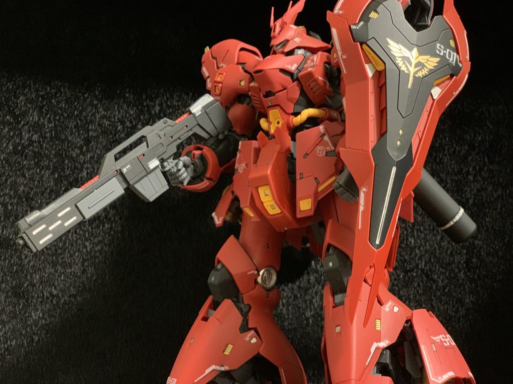 トップコートを吹こう。艶々が好き。艶々の赤が好き。でもきっとこのサザビーは艶なしが似合う。天気が良かったので汗を流しながら外で吹いた。青い空の下で手加減なく。冷たくなっていくスプレーが空になるまで。