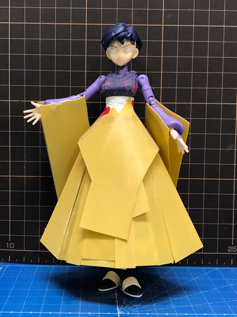 ダイバーアヤメのキットを切り刻み、服のアウトラインをプラ板で出したところ