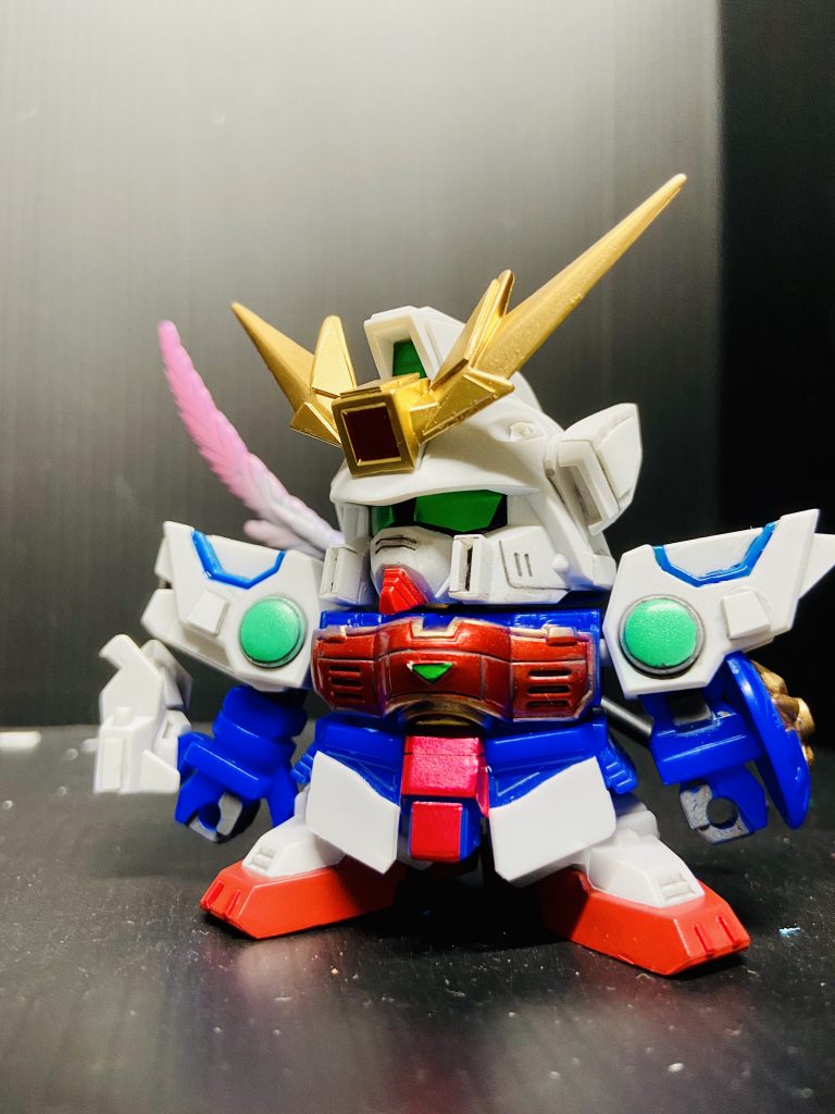 この体型はアオリが似合う。元々、アルトロン作ってる時に、アンテナを取れるかな、と思って購入したのですが、（頭部は元々使う気なし。）あまりバランスが取れそうになかったのでやめました。結局丸まま残って転用もなさそうなので、供養とアルトロンのお供の賑やかしとして、ダブルミーニングのお供えシェンロンです。