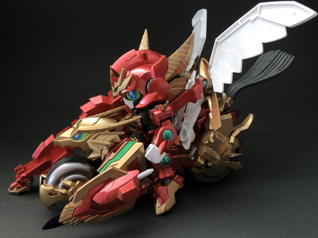 各パーツは、トリニティバイクに開いている3mm穴に、切り出したランナー等で接続しています。またヴァルキランダーとバイクは、シート部分に穴を開け、トリニティバイク付属の接続パーツを使って接続しています。