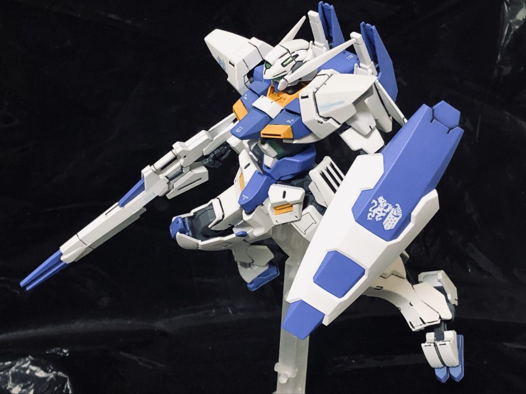 ギャラルホルンが最後に製造したガンダムなのでエンブレムがついています。か、カッコイイからというだけで付けたわけじゃないんです！