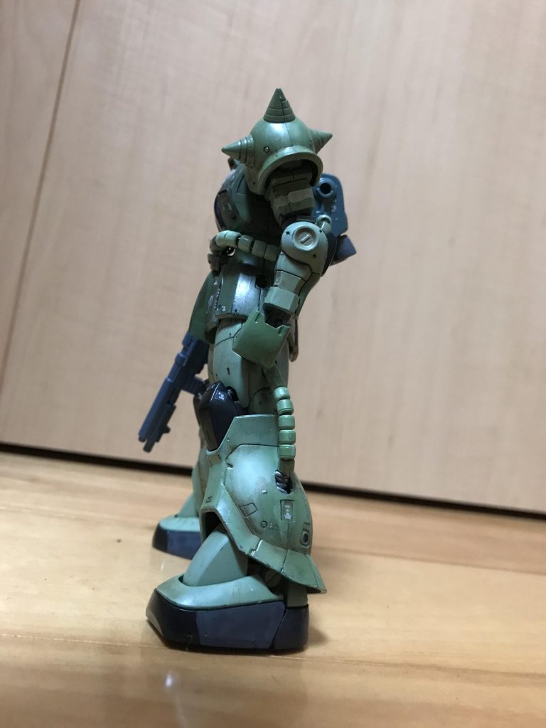 頭・腰・脚のパイプをRGのジャンクを使って付け替えました。