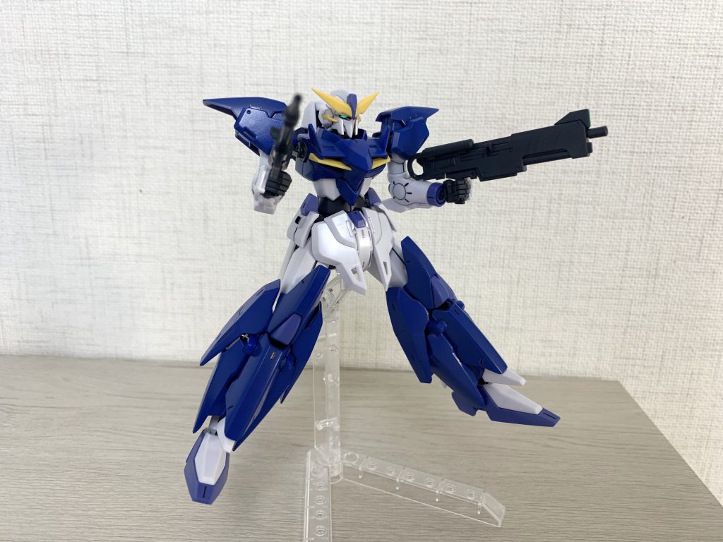 説明書の二丁拳銃構えカラーリングが異なると違って見えたり...?