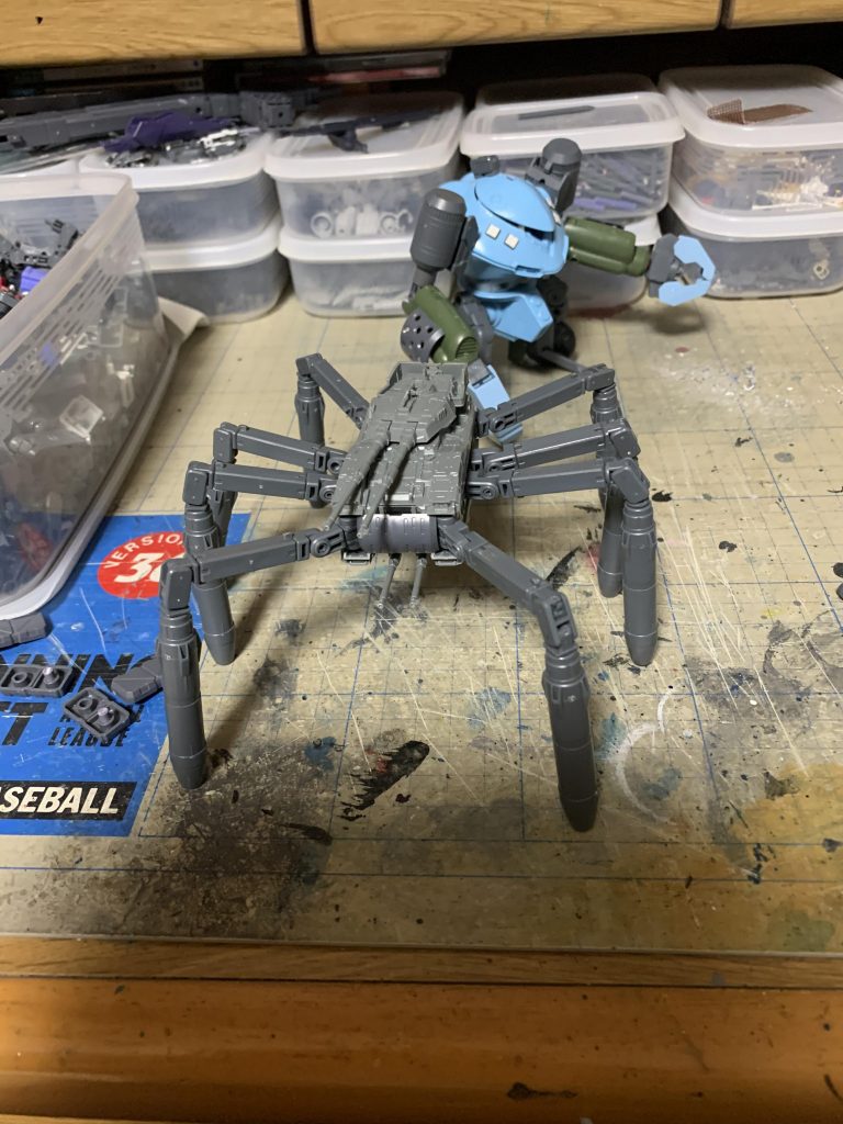 サイドの装甲を外せば、脚を追加する事も出来ますwとりあえず、塗装はサフ無しでアクリル塗料をつかいましたご清聴ありがとうございました。