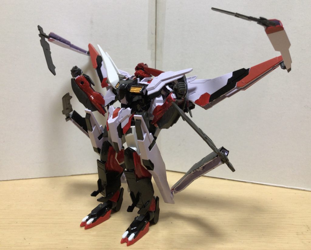 背面のユニットにはバルバトスの暴走と同一のリミッターが設けられており、発動させることでより戦闘スタイルに近しいものへとなります。｢目の前に立ち塞がる奴は全て俺の餌食だ!!｣