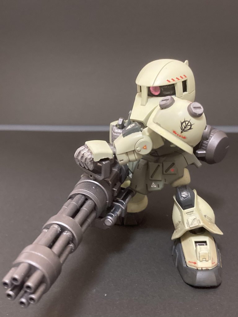 ガトリング砲はガンダムビルドファイターズのサポートウェポンシリーズの『1/144ジャイアントガトリング』を短縮しました。