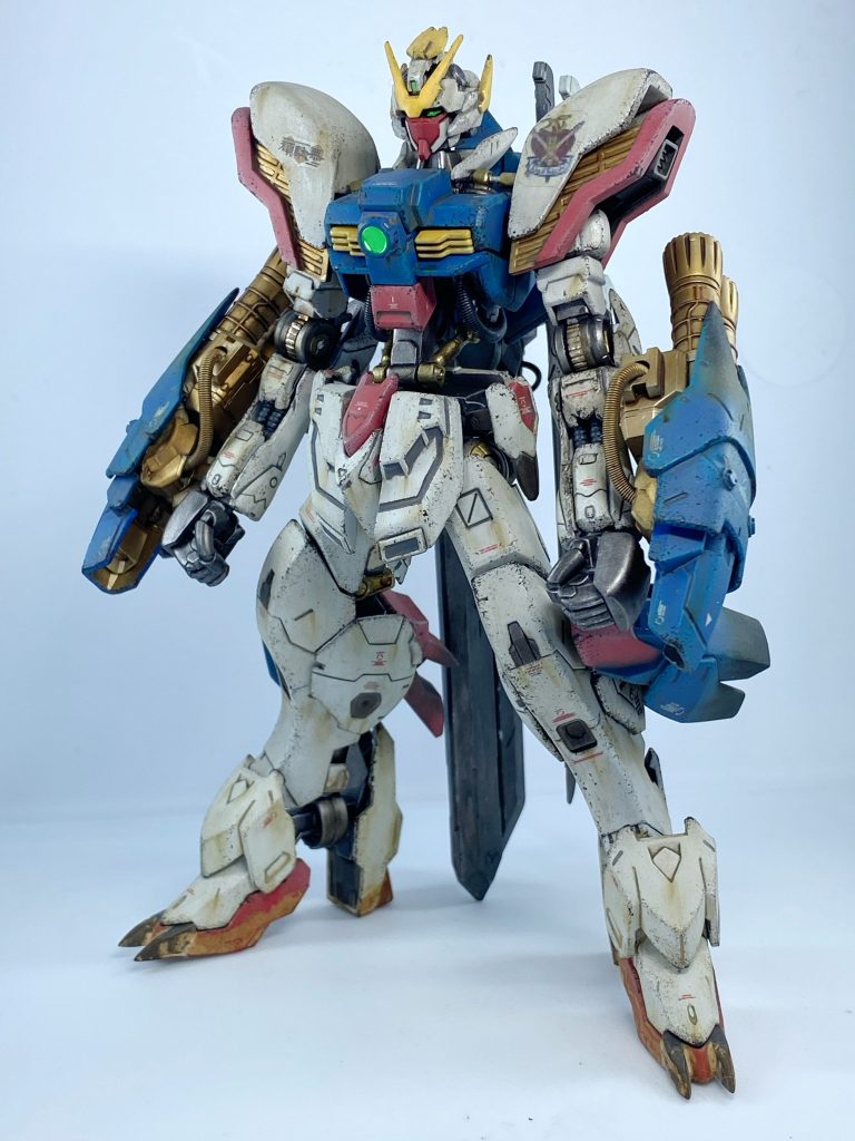 前面ちなみにノーマルモードはなく、常にバトルモード。スーパーモードになれないのは、ハブヲが未熟だから。べ、別に頭部パーツの在庫がないから、通常状態の頭を作れないってわけじゃないんだからねッ!!