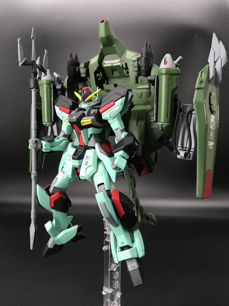 より水中戦に適した形態として、フォビドゥンブルー系のような装備にも出来ます。サイドアーマーをアビスのパーツに換装したりバックパックにテイルエクステンションや魚雷やロケットポッドを追加装備し、ニーズヘグの先端をトライデントに換装することも出来ます