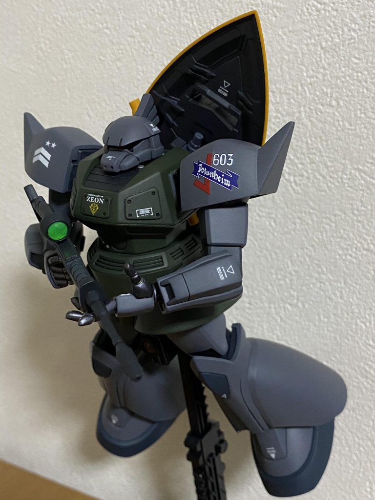 胸は前回同様プラ板のハッチを作成しています。